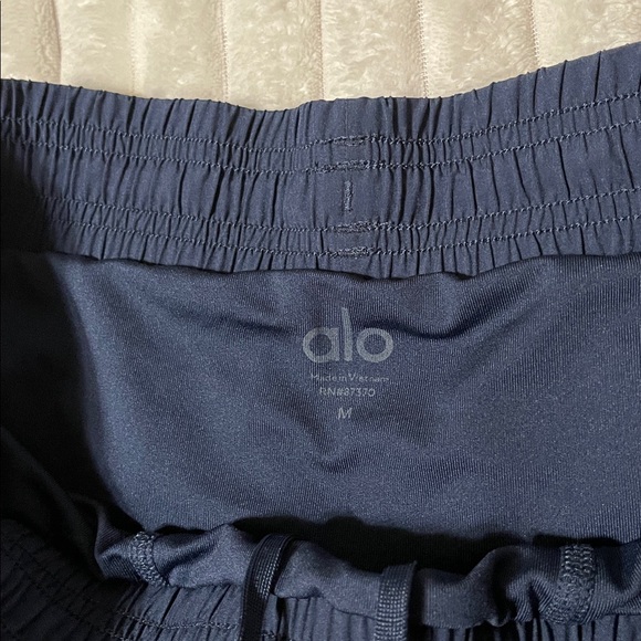 ALO Yoga Dark Blue Performance Shorts | Size Medium Men - Picture 4 of 6